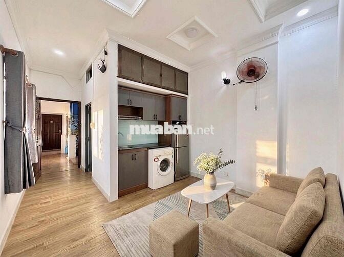 Căn hộ full nội thất ban công lớn máy giặt riêng cực rộng 80m2 Q10 Q11