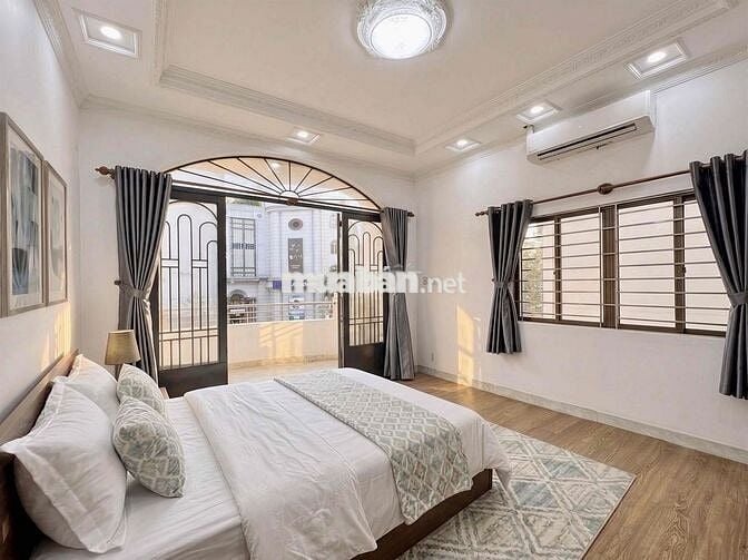 Căn hộ full nội thất ban công lớn máy giặt riêng cực rộng 80m2 Q10 Q11