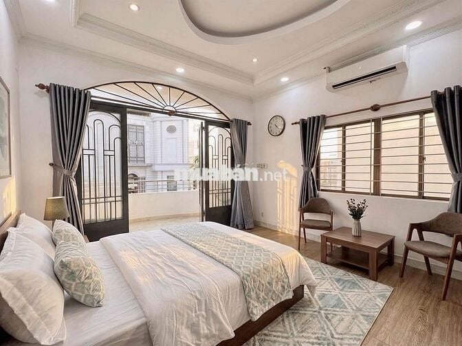 Căn hộ full nội thất ban công lớn máy giặt riêng cực rộng 80m2 Q10 Q11