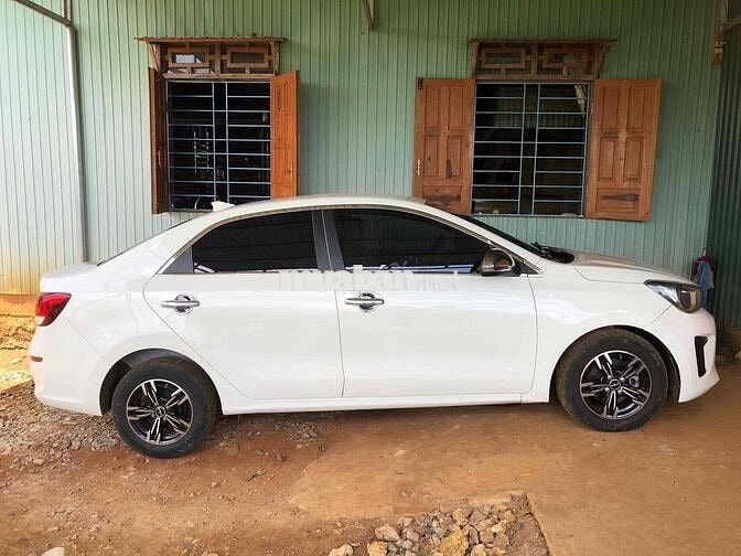 Kia Soluto Trắng 5 chỗ ghế da
