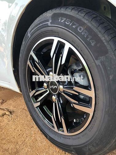 Kia Soluto Trắng 5 chỗ ghế da