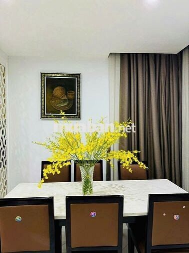 Căn hộ nội thất cao cấp. Nhà dọn sạch sẽ vô ở liền
