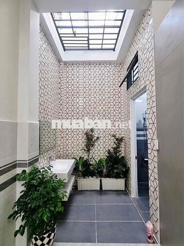 NHÀ ĐẸP KIÊN CỐ – HXH VÀO NHÀ HUỲNH THỊ HAI – 4 TẦNG – NGAY CHỢ HẠT ĐI