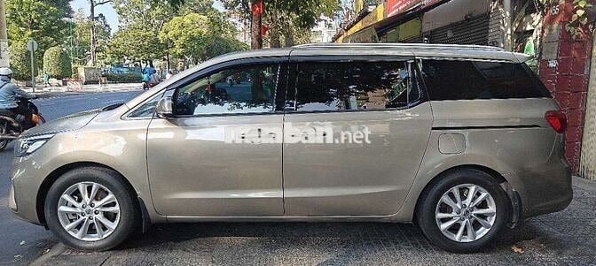 Kia Sedona Luxury 2021, xe gia đình 1 đời chủ.
