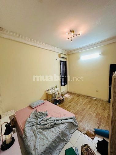 Cho thuê phòng tầng 3 nhà riêng 70m2 tại Nguyễn Khang.