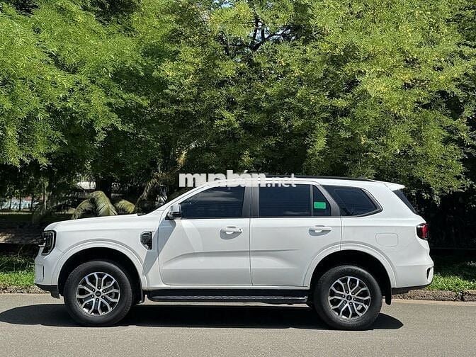 🔹 Ford Everest 2.0L 4x2 2025 Trắng, Odo 25.000km