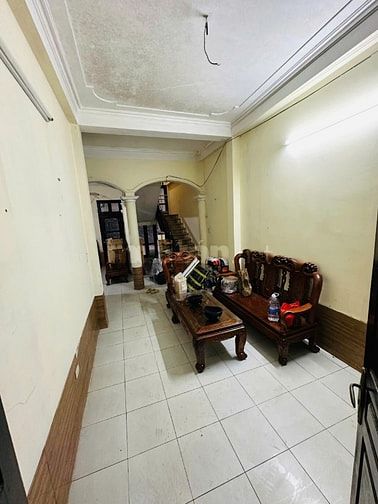 Cho thuê phòng tầng 3 nhà riêng 70m2 tại Nguyễn Khang.