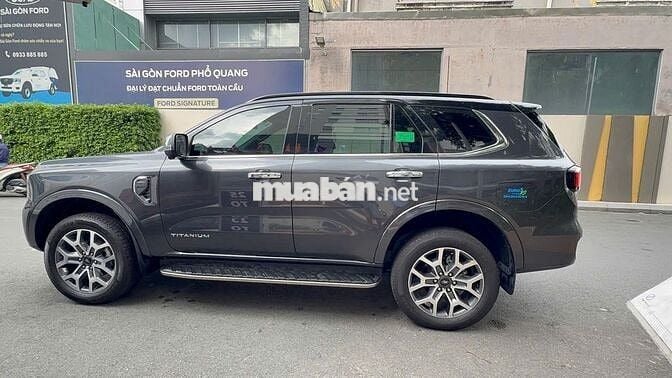 Ford Everest Titanium 2025 Xám 15.200 km