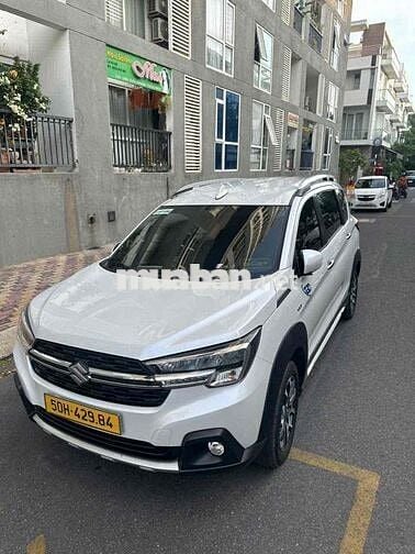 Suzuki XL7 Trắng 7 chỗ Xăng