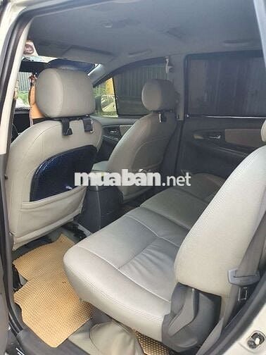Toyota Innova 2012 Bạc 7 chỗ