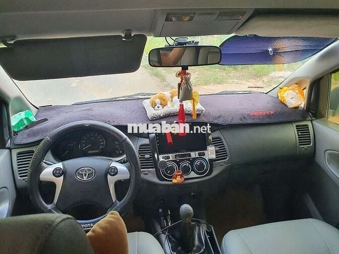 Toyota Innova 2012 Bạc 7 chỗ