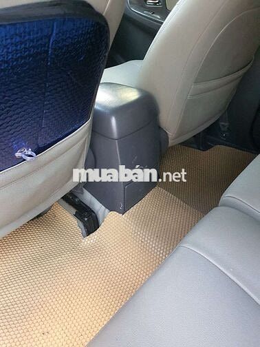Toyota Innova 2012 Bạc 7 chỗ