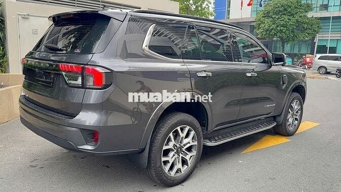 Ford Everest Titanium 2025 Xám 15.200 km