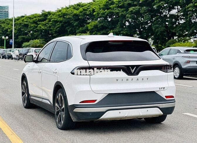 VinFast VF8 Plus Trắng 42000 km