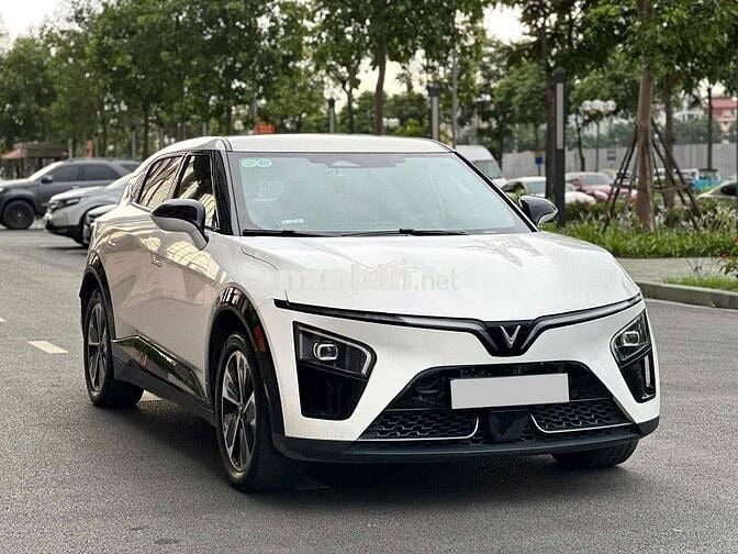 VinFast VF7 Eco 2025 Trắng 53000 km