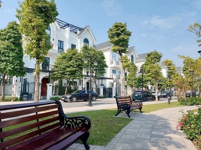 25 triệu/ tháng. Căn Biệt thự Full Đồ Vinhomes Gia Lâm