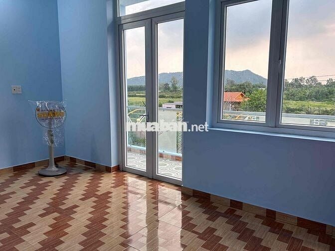 Cho thuê nhà nguyên căn 150m mới xây, gần biển gần núi