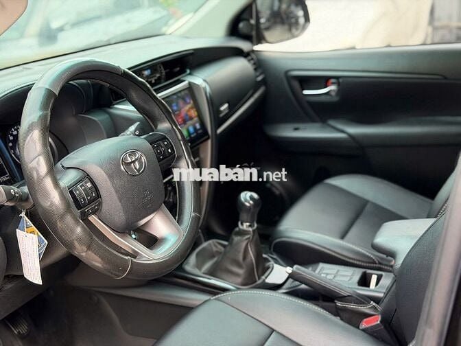 Toyota Fortuner 2021 số sàn máy dầu 74000 km