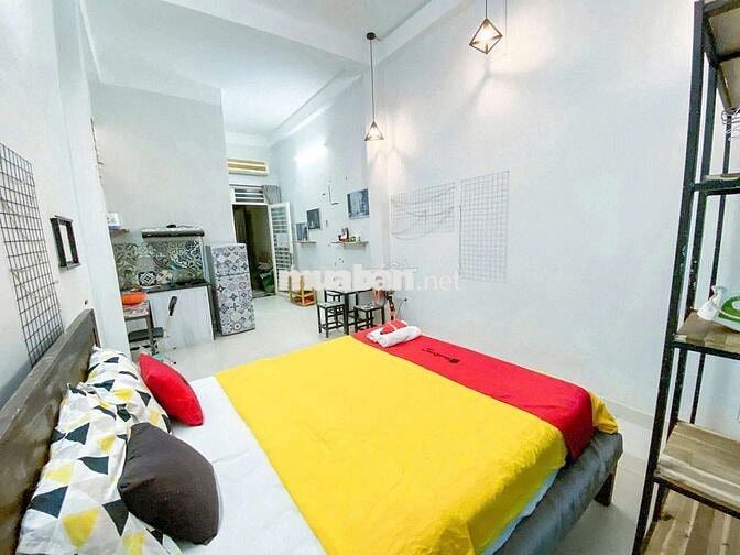 Studio siêu rộng + thang máy + nội thất đầy đủ + sát vòng xoay ĐBP