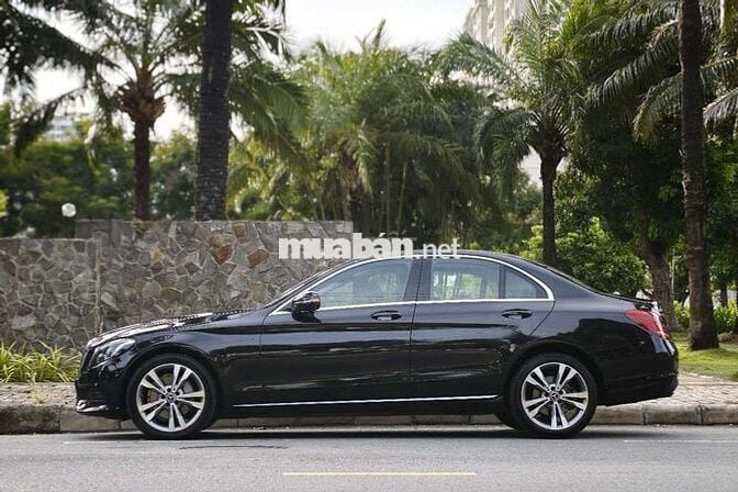 Mercedes C250 Exclusive 2018 Đen 40.000 km