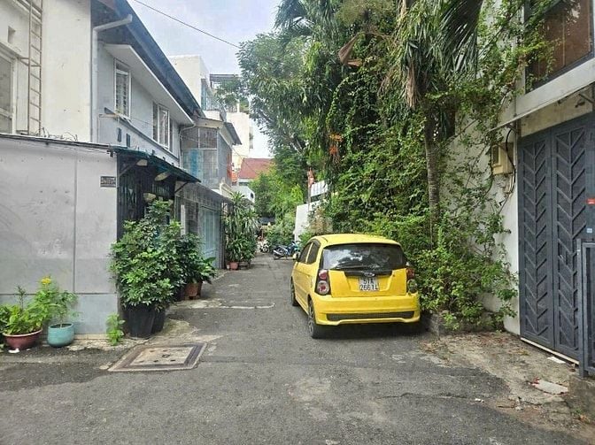 Bán biệt thự Phường Chợ Lớn dt: 8m x 13m 1H 1L 3 lầu 1ST 1TM giá 11 tỷ