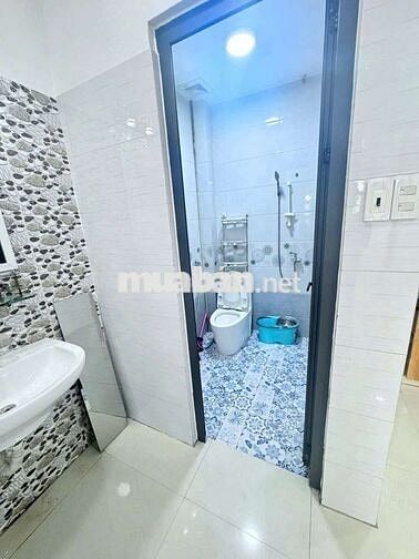 Cần  cho thuê nhà P ĐHT. gần chợ cây sộp.DT 4 x16 1 trệt 3 Lầu 4PN 4WS