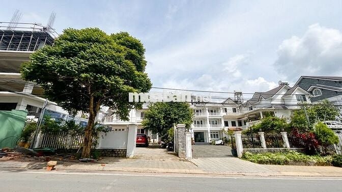 Siêu phẩm Villa sân Vườn Trần Bình Trọng hơn 400m