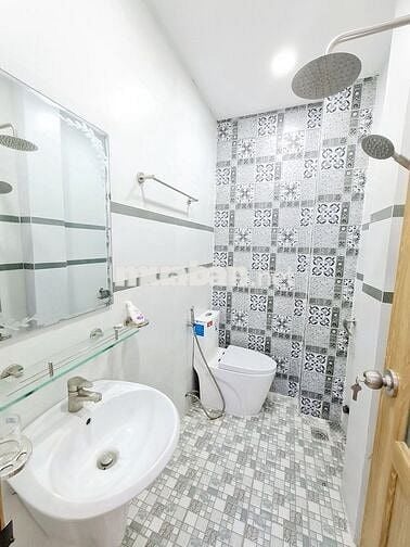 Nhà hẻm 3 gác Nguyễn Chí Thanh, Quận 5, 3.6x15, trệt 2 lầu, 16tr/th