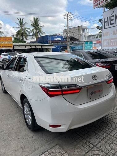Toyota Corolla Altis 1.8E Trắng 51.000 km Số sàn