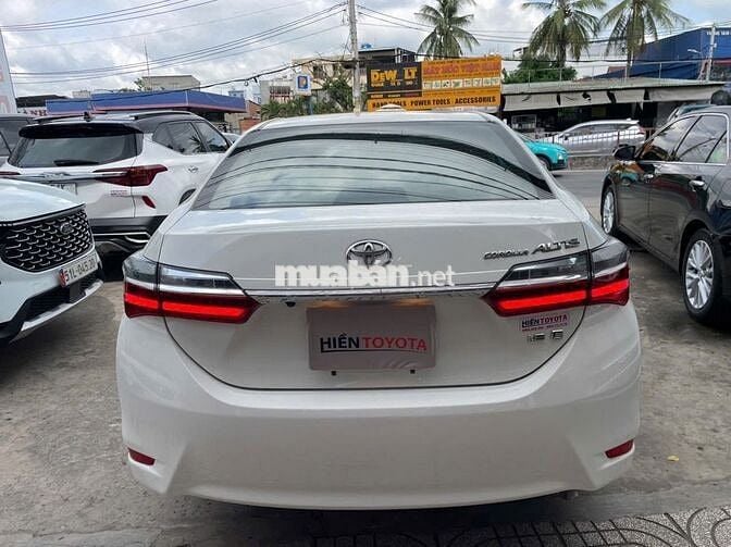 Toyota Corolla Altis 1.8E Trắng 51.000 km Số sàn