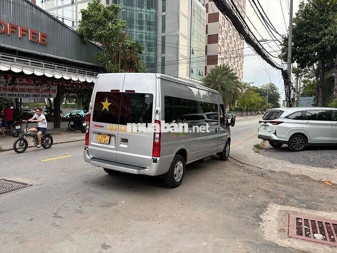 Ford Transit 6 chỗ Bạc