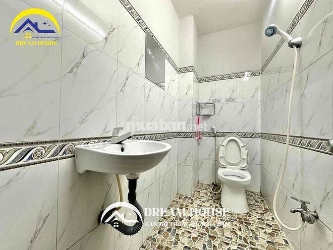 CHO THUÊ PHÒNG TRỌ DƯỚI ĐẤT CỬA SỔ TRỜI CÓ GÁC THOÁNG MÁT GẦN CHỢ