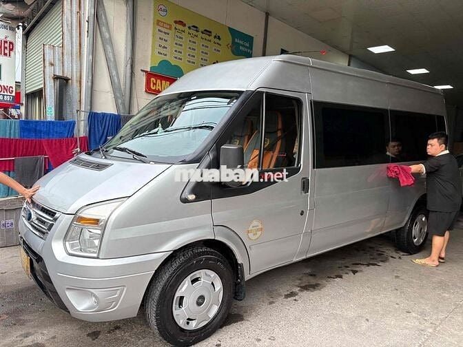 Ford Transit 6 chỗ Bạc