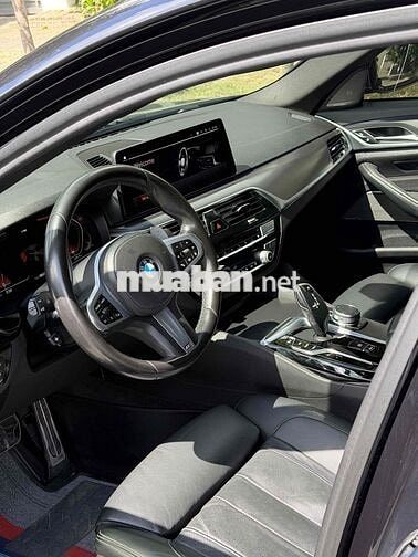 BMW 520i M-Sport 2021 8600 km Đen