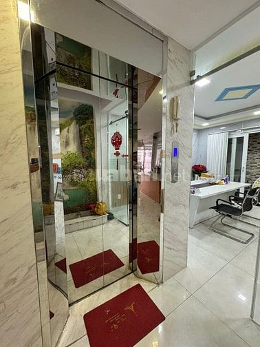 BĐS dòng tiền, DT 4x17m, CN 70m2, HXH sát mặt tiền Phạm Văn Đồng