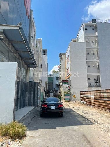 BĐS dòng tiền, DT 4x17m, CN 70m2, HXH sát mặt tiền Phạm Văn Đồng