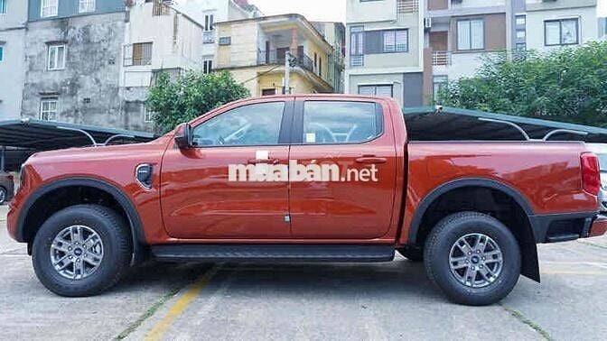 Ford Ranger màu Đỏ cam xls 2022