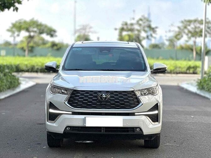 Toyota Innova Cross Hybrid 2024 Trắng 17.000 km