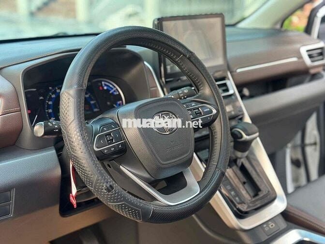 Toyota Innova Cross Hybrid 2024 Trắng 17.000 km