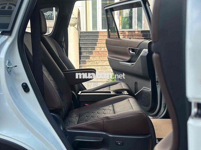 Toyota Innova Cross Hybrid 2024 Trắng 17.000 km