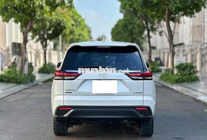 Toyota Innova Cross Hybrid 2024 Trắng 17.000 km