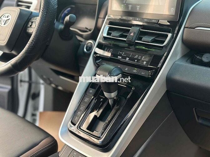 Toyota Innova Cross Hybrid 2024 Trắng 17.000 km