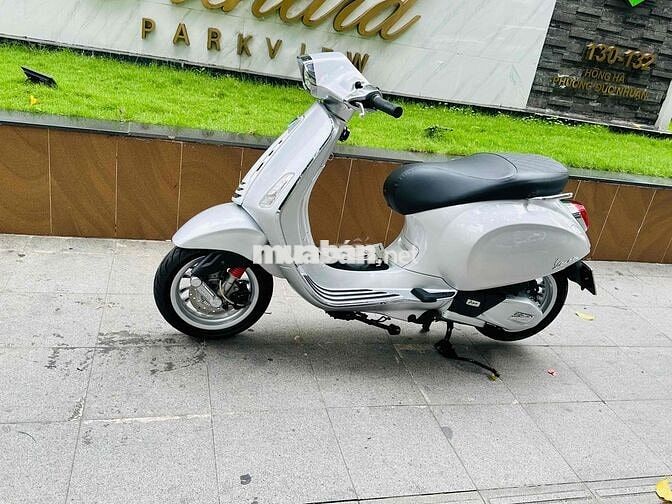 Piaggio Sprint IGET ABS Bạc Porsche