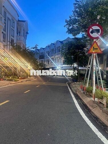 Bán nhà phố thương mại ngay trung tâm Lái Thiêu