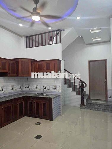 Bán nhà Ngay Ngã Tư Bình Thung, Dĩ An 100m2/870tr, hoàn công, đường 5m