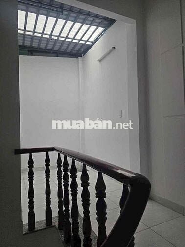 Bán nhà Ngay Ngã Tư Bình Thung, Dĩ An 100m2/870tr, hoàn công, đường 5m