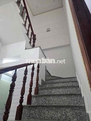 Bán nhà Ngay Ngã Tư Bình Thung, Dĩ An 100m2/870tr, hoàn công, đường 5m