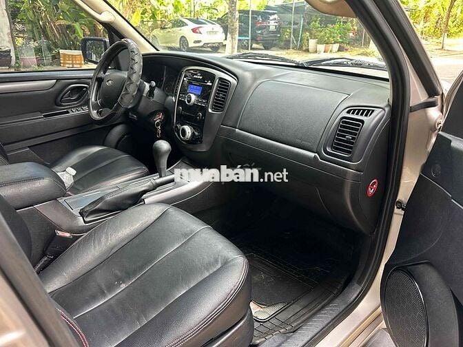 Ford Escape XLS 2012 Vàng cát Da 5 chỗ