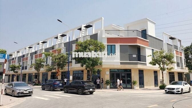 GIÁ THẬT- 3 TỶ -3 TẦNG- SỔ HOÀN CÔNG - BẢO VỆ 24/7- CÔNG VIÊN RIÊNG