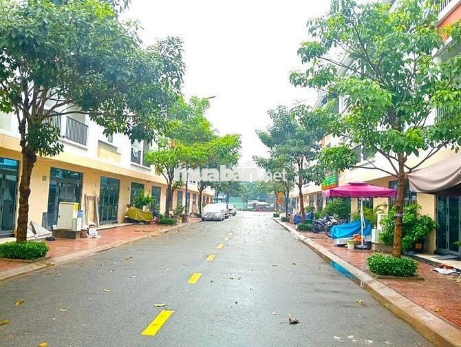 GIÁ THẬT- 3 TỶ -3 TẦNG- SỔ HOÀN CÔNG - BẢO VỆ 24/7- CÔNG VIÊN RIÊNG